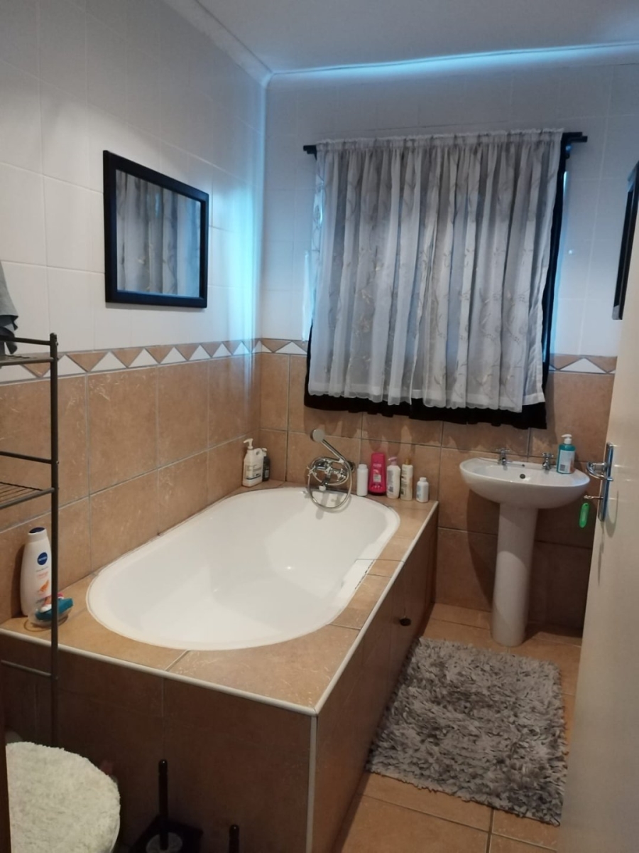 4 Bedroom Property for Sale in Dana Bay Western Cape